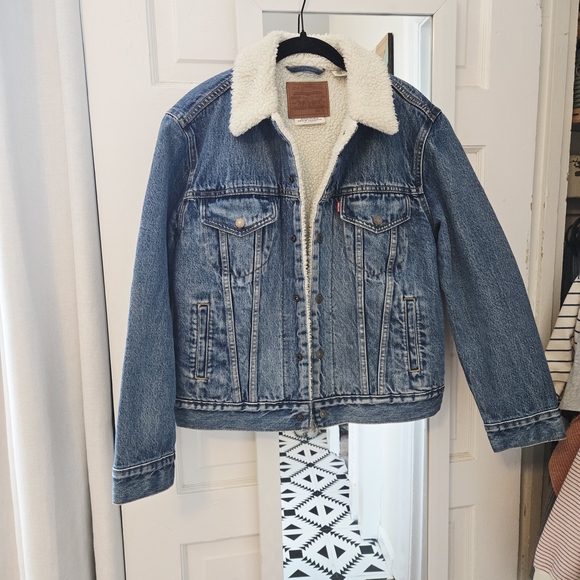 Levi's Jackets & Blazers - Levis Sherpa Trucker Jacket